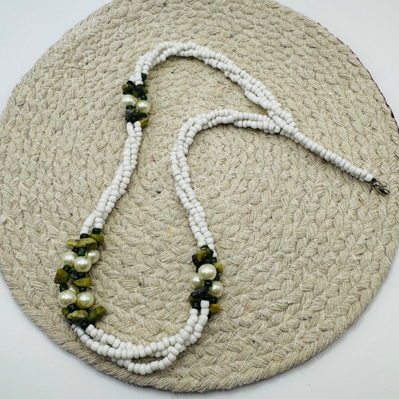 White Seed Bead With Green Stone And Pearl Necklace - Picture 5 of 6